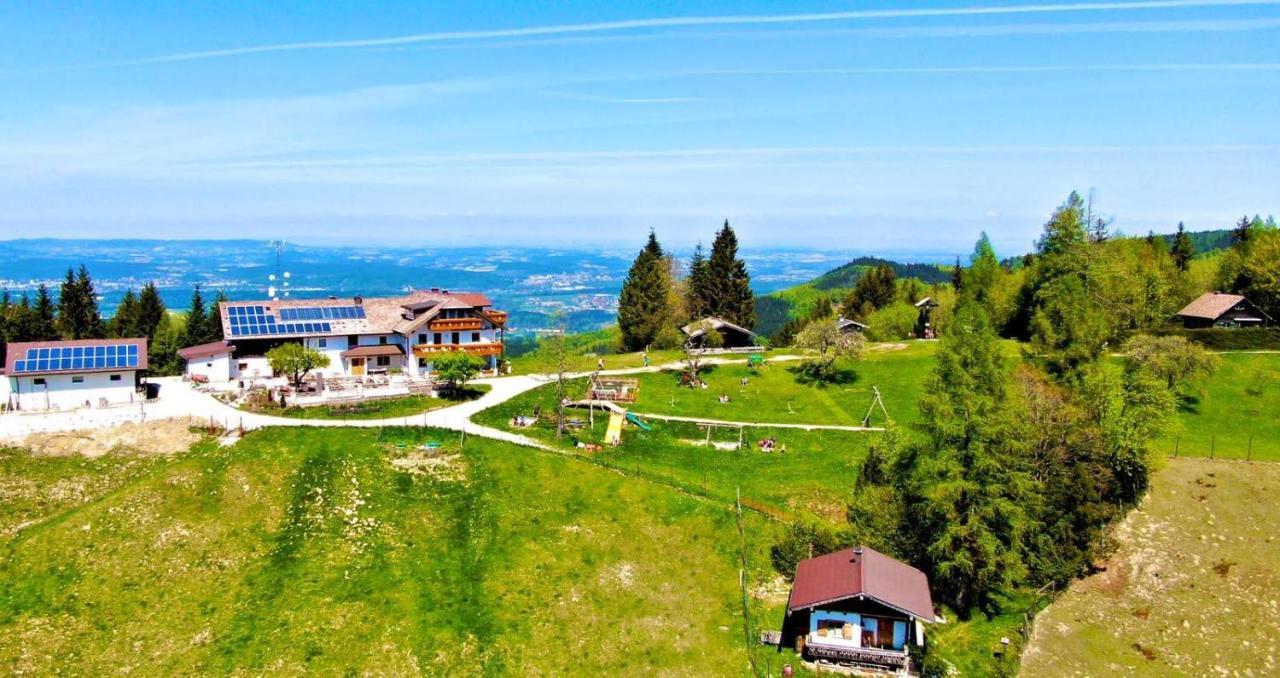 Holzhaus "Zum Schwarz'N" Apartamento Aurach am Hongar Exterior foto
