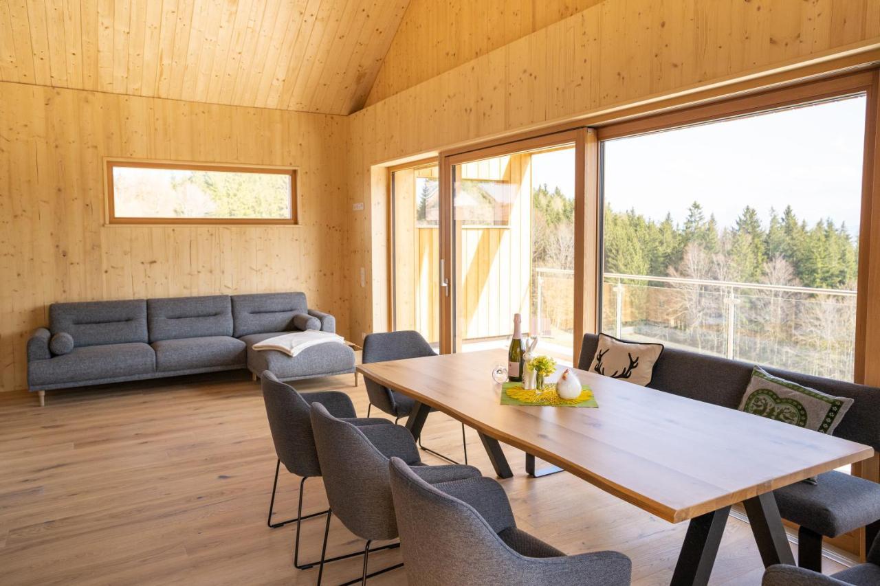 Holzhaus "Zum Schwarz'N" Apartamento Aurach am Hongar Exterior foto