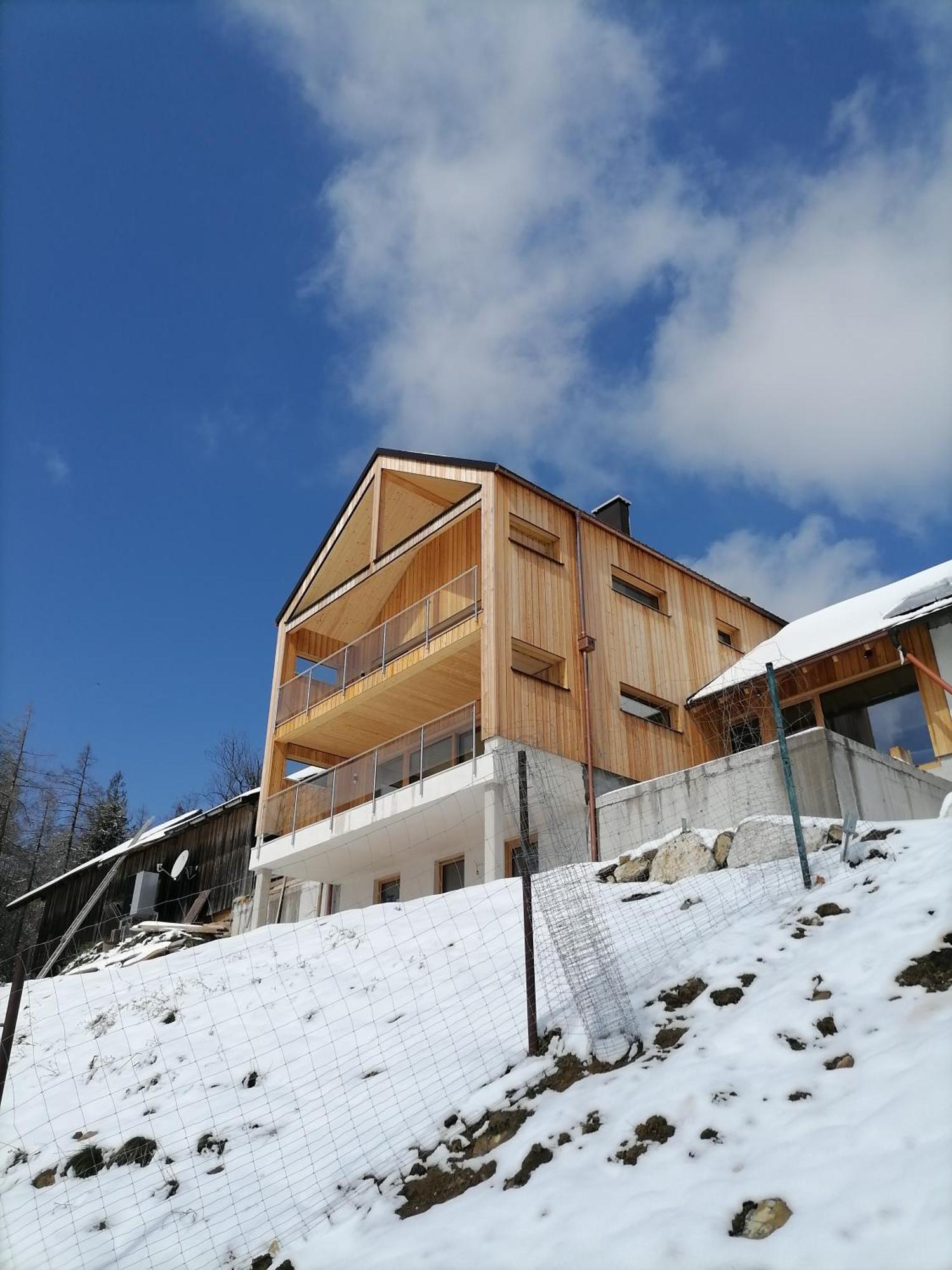Holzhaus "Zum Schwarz'N" Apartamento Aurach am Hongar Exterior foto