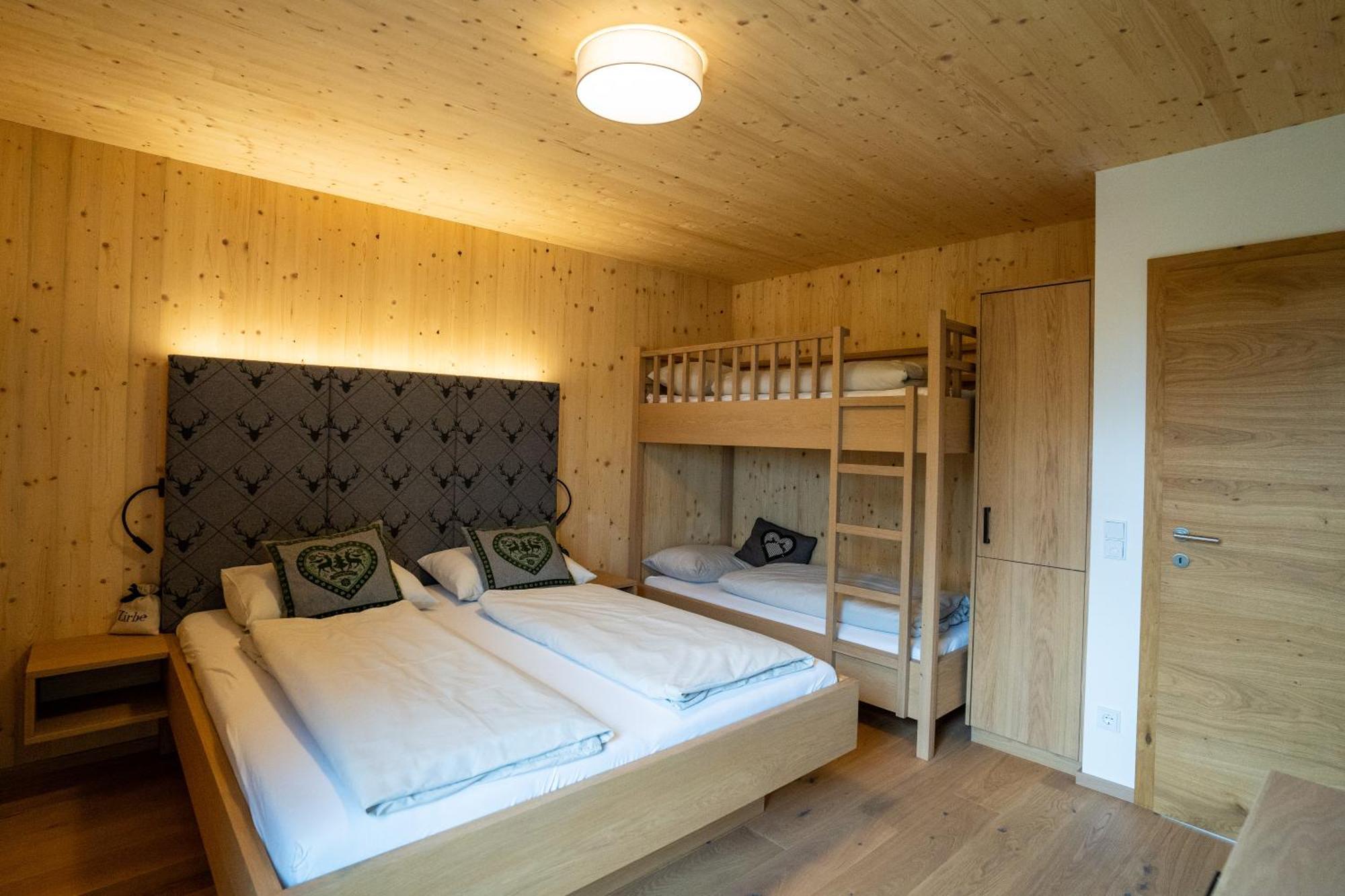 Holzhaus "Zum Schwarz'N" Apartamento Aurach am Hongar Exterior foto
