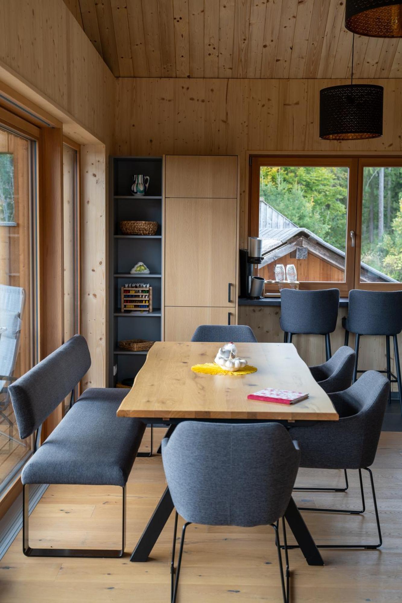 Holzhaus "Zum Schwarz'N" Apartamento Aurach am Hongar Exterior foto