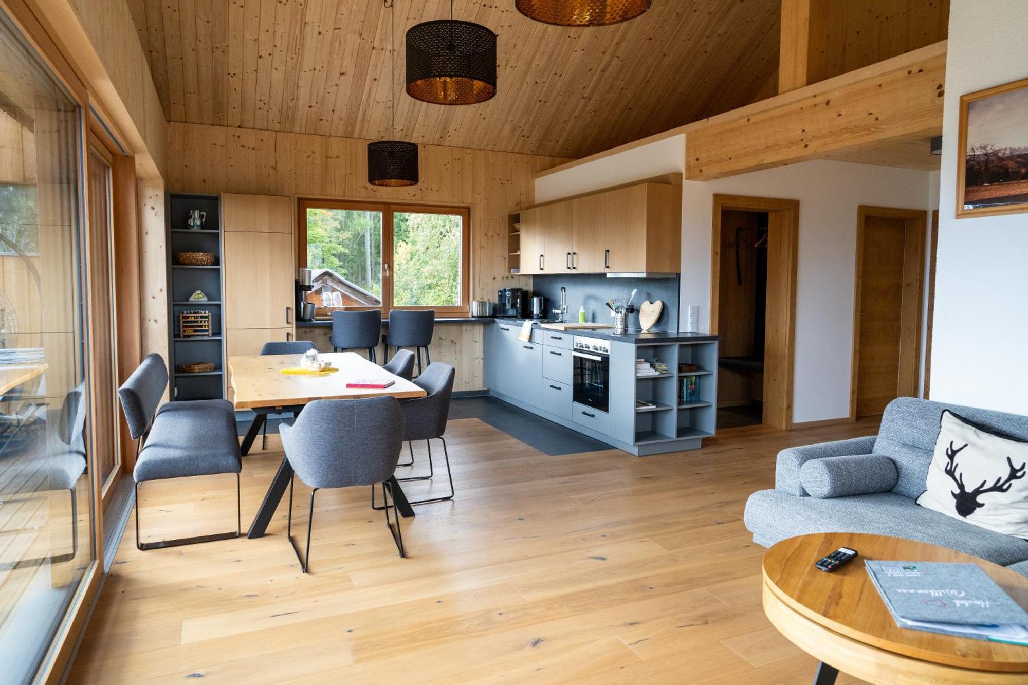 Holzhaus "Zum Schwarz'N" Apartamento Aurach am Hongar Exterior foto