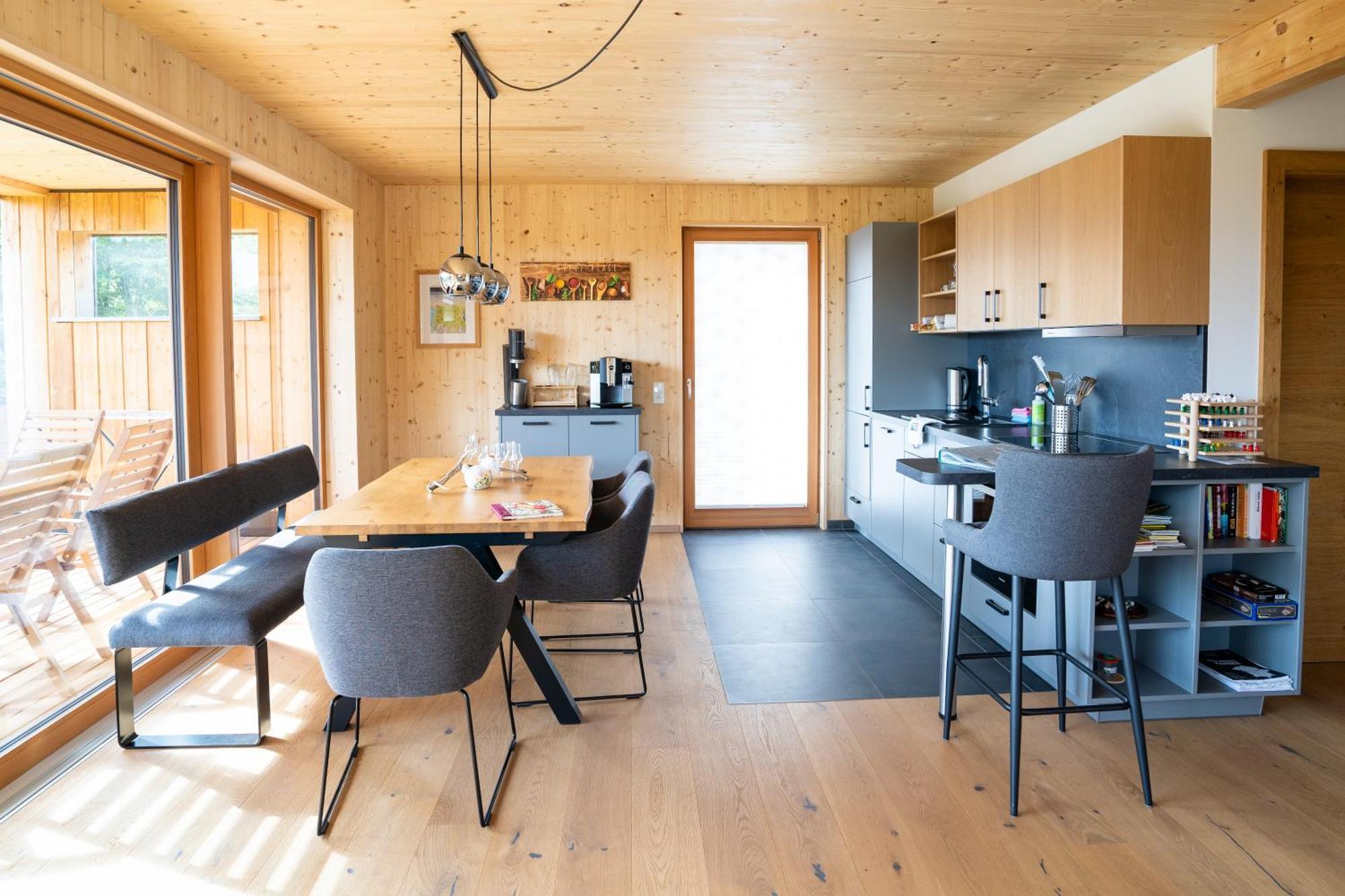 Holzhaus "Zum Schwarz'N" Apartamento Aurach am Hongar Exterior foto