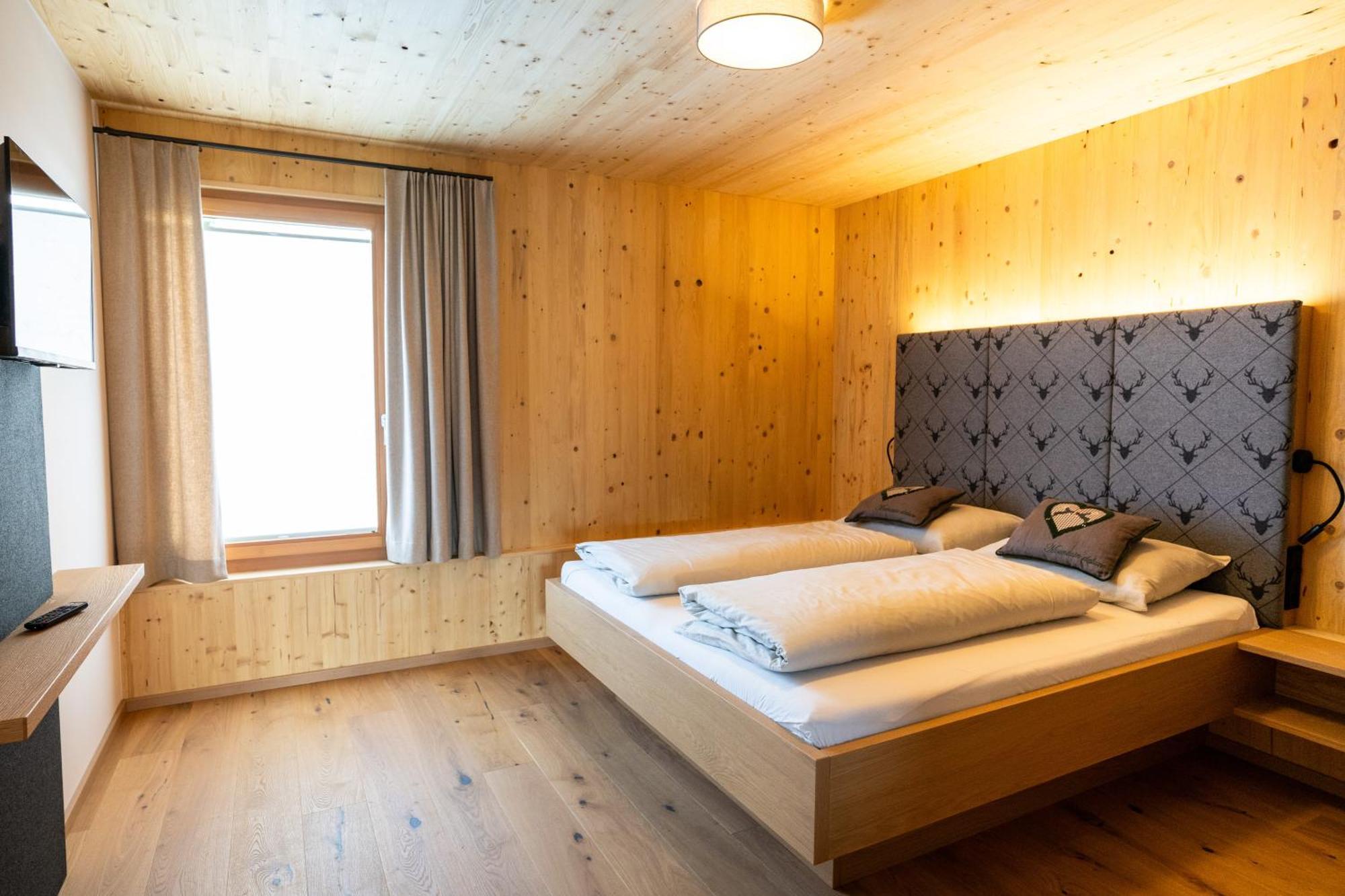 Holzhaus "Zum Schwarz'N" Apartamento Aurach am Hongar Exterior foto