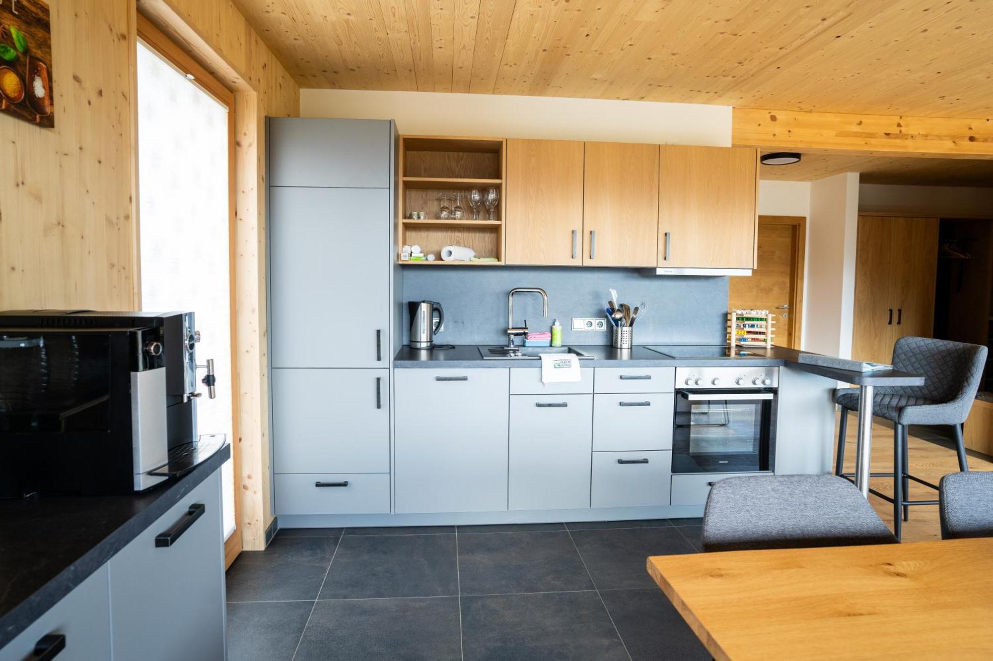 Holzhaus "Zum Schwarz'N" Apartamento Aurach am Hongar Exterior foto